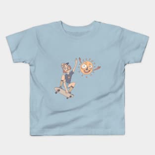 high five with sun Kids T-Shirt